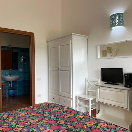 Agriturismo Campesi Casale Tra Le Vigne อาเญ็นตู ภายนอก รูปภาพ
