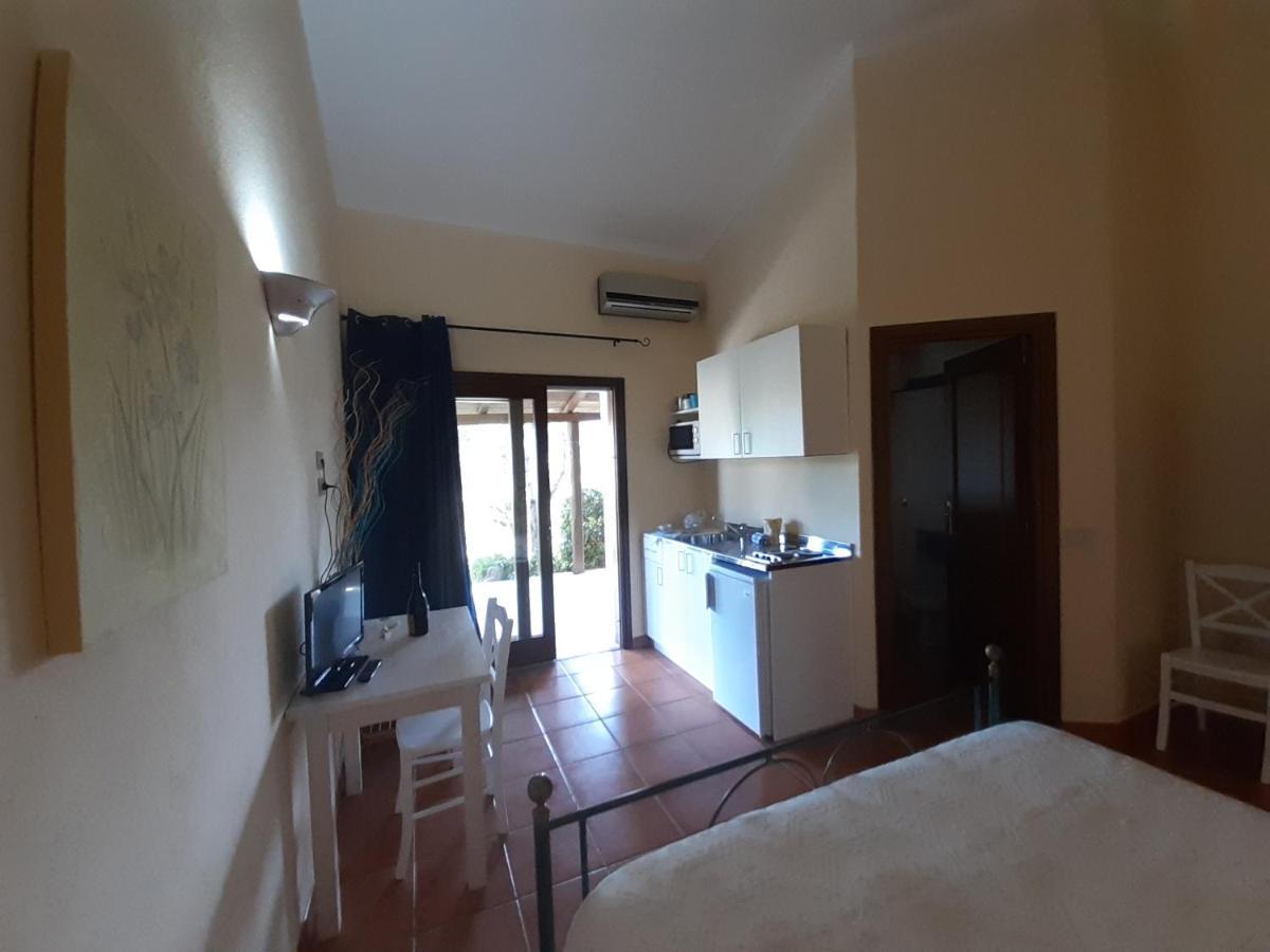 Agriturismo Campesi Casale Tra Le Vigne อาเญ็นตู ภายนอก รูปภาพ