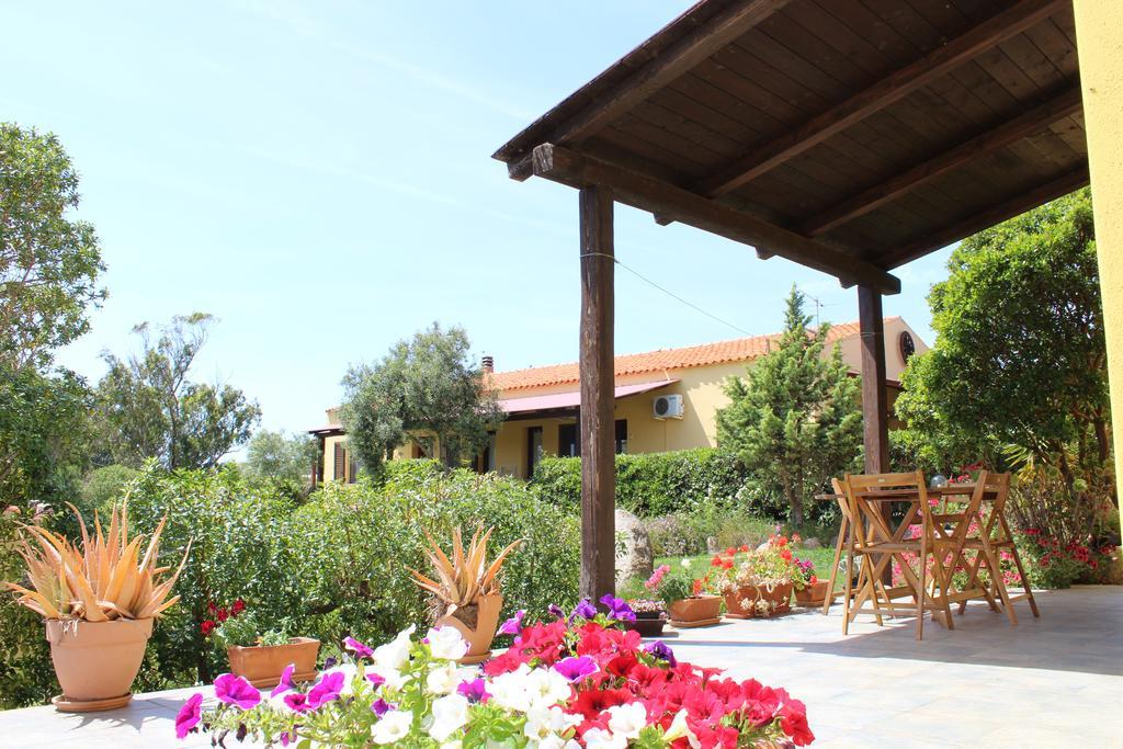 Agriturismo Campesi Casale Tra Le Vigne อาเญ็นตู ภายนอก รูปภาพ
