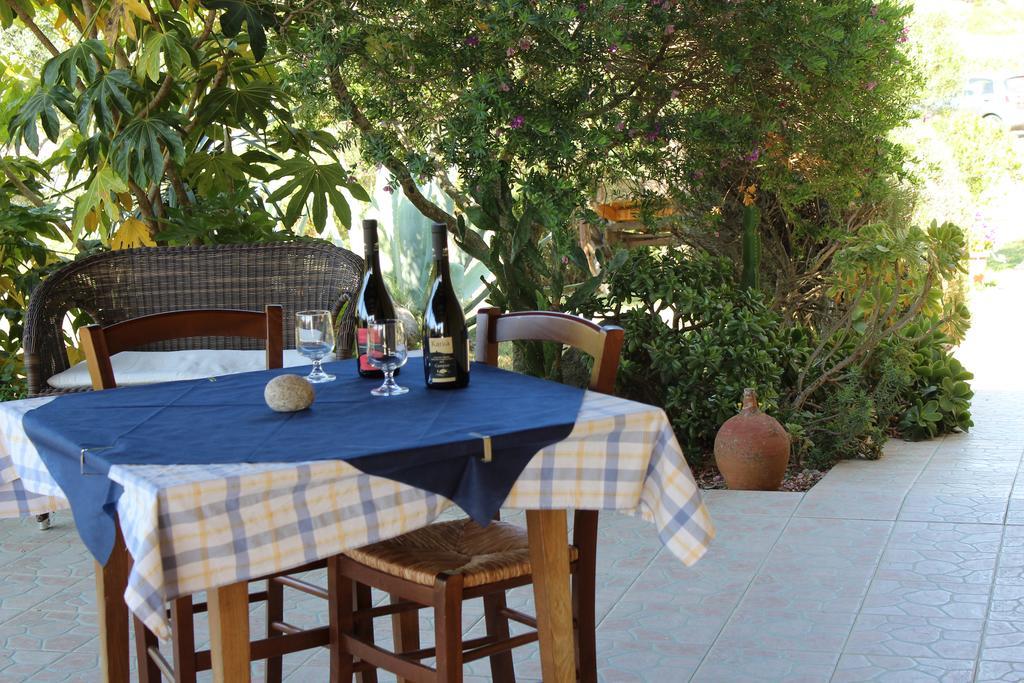 Agriturismo Campesi Casale Tra Le Vigne อาเญ็นตู ภายนอก รูปภาพ