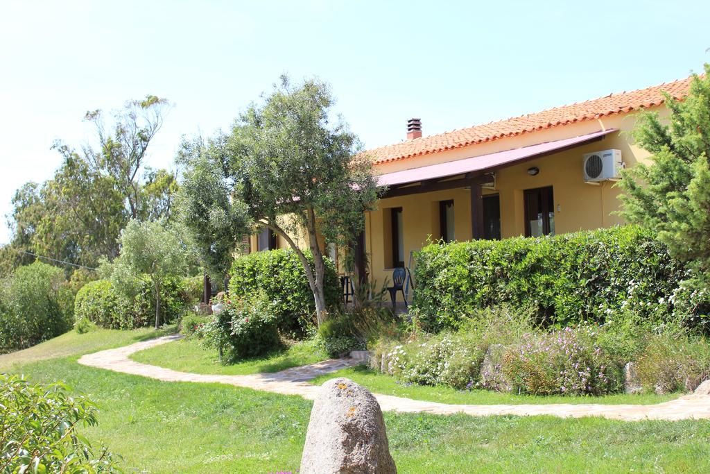 Agriturismo Campesi Casale Tra Le Vigne อาเญ็นตู ภายนอก รูปภาพ