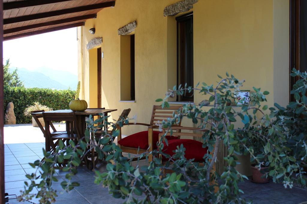 Agriturismo Campesi Casale Tra Le Vigne อาเญ็นตู ภายนอก รูปภาพ