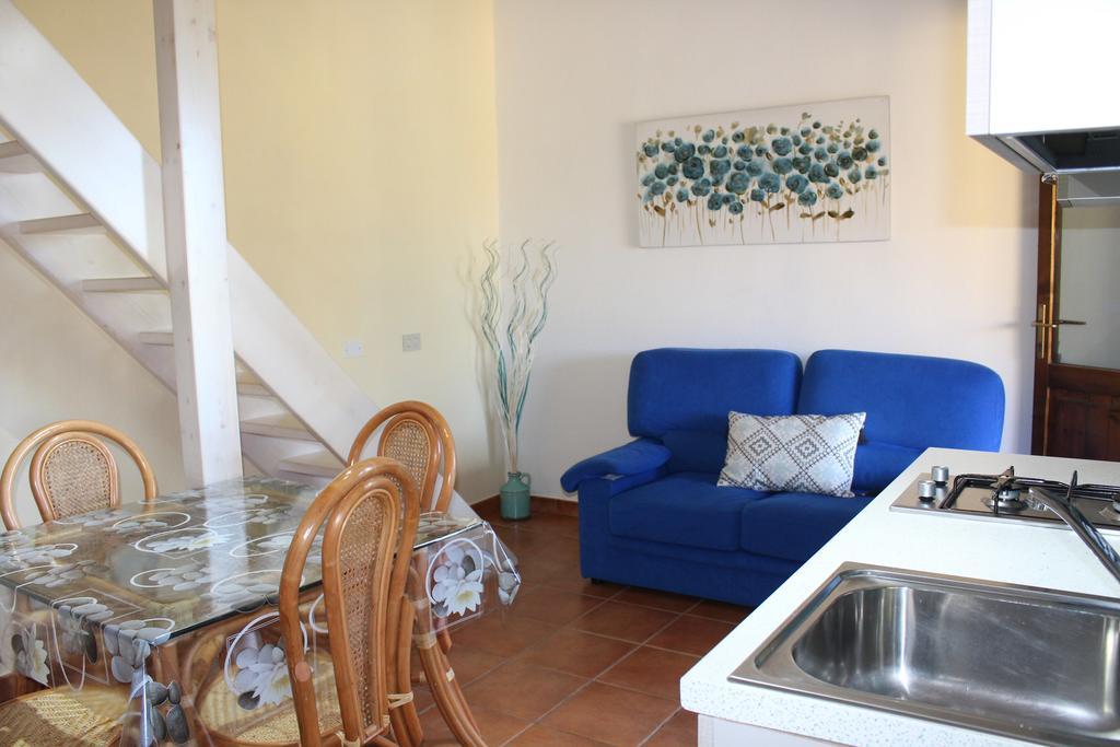 Agriturismo Campesi Casale Tra Le Vigne อาเญ็นตู ภายนอก รูปภาพ