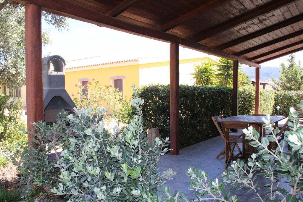 Agriturismo Campesi Casale Tra Le Vigne อาเญ็นตู ภายนอก รูปภาพ