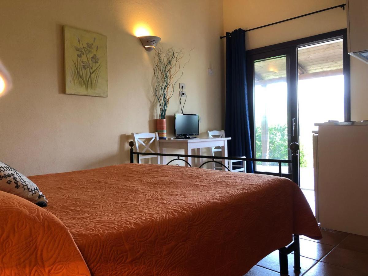 Agriturismo Campesi Casale Tra Le Vigne อาเญ็นตู ภายนอก รูปภาพ
